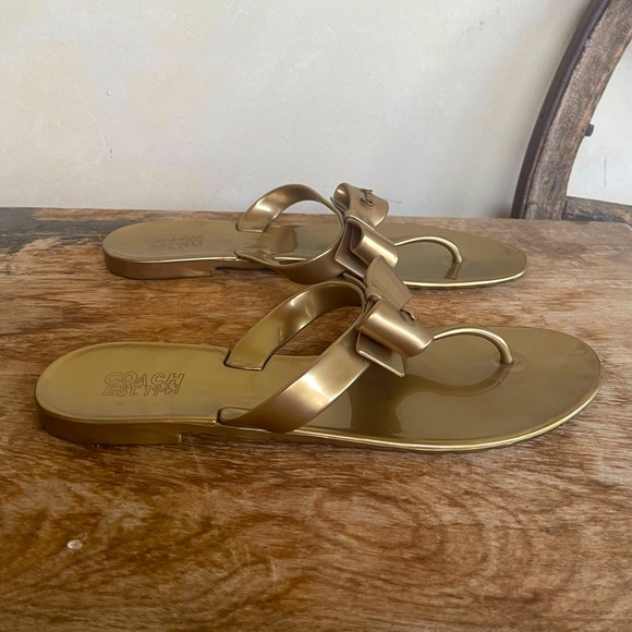 COACH Gold Jelly Flip Flops Bows & Logos Worn Once 10M Perfect for Pool & Beach - Picture 10 of 12